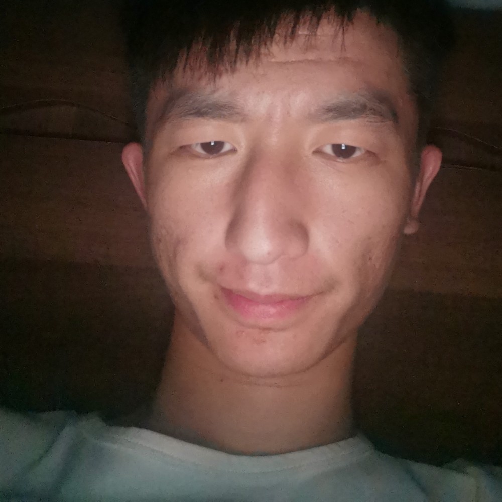 萝莉蹙眉善良的照片