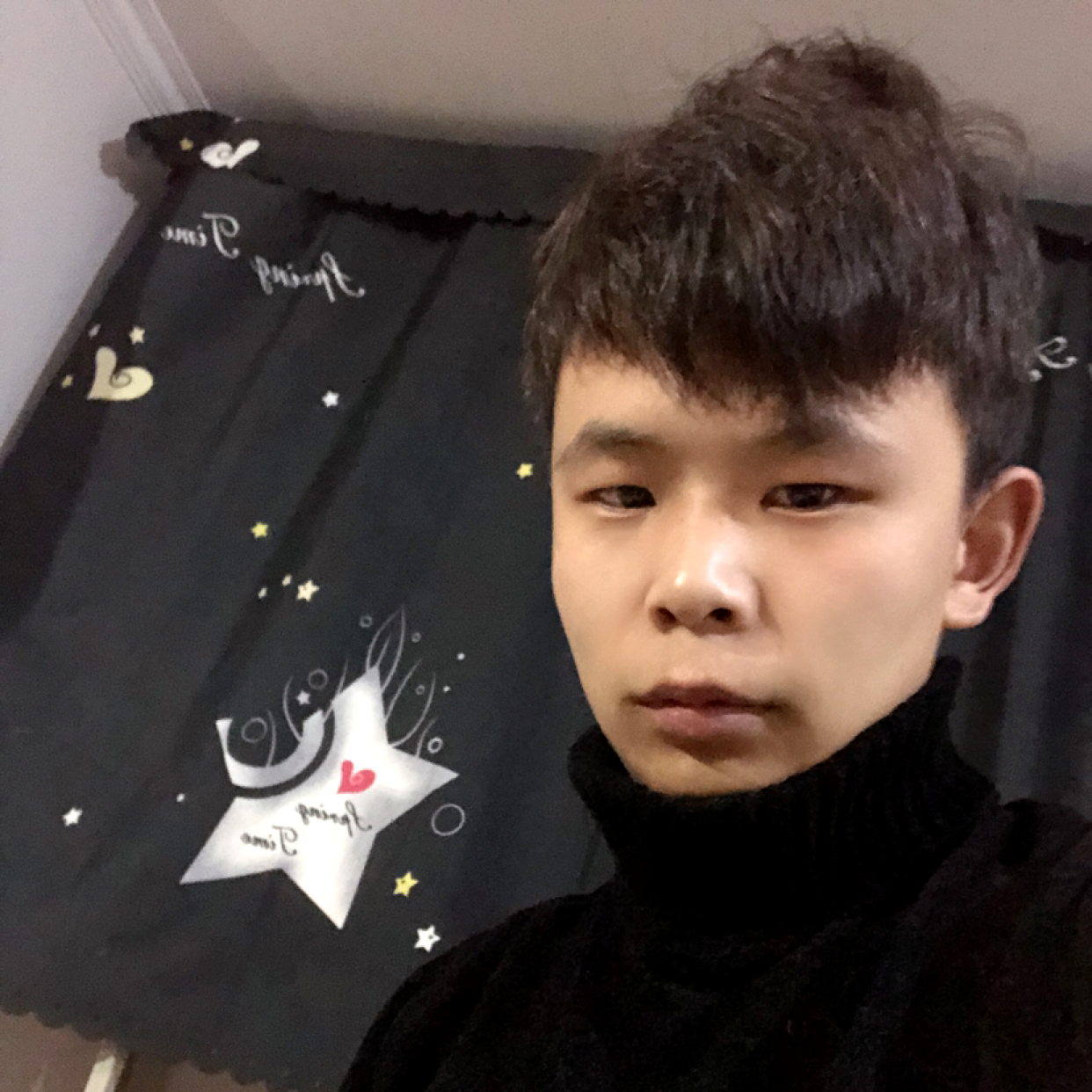 失眠拿诺言的照片