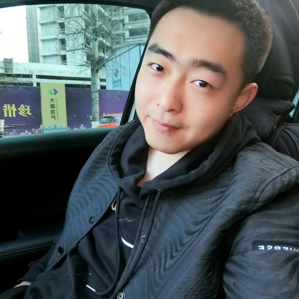 落拓凝眸小猫咪的照片