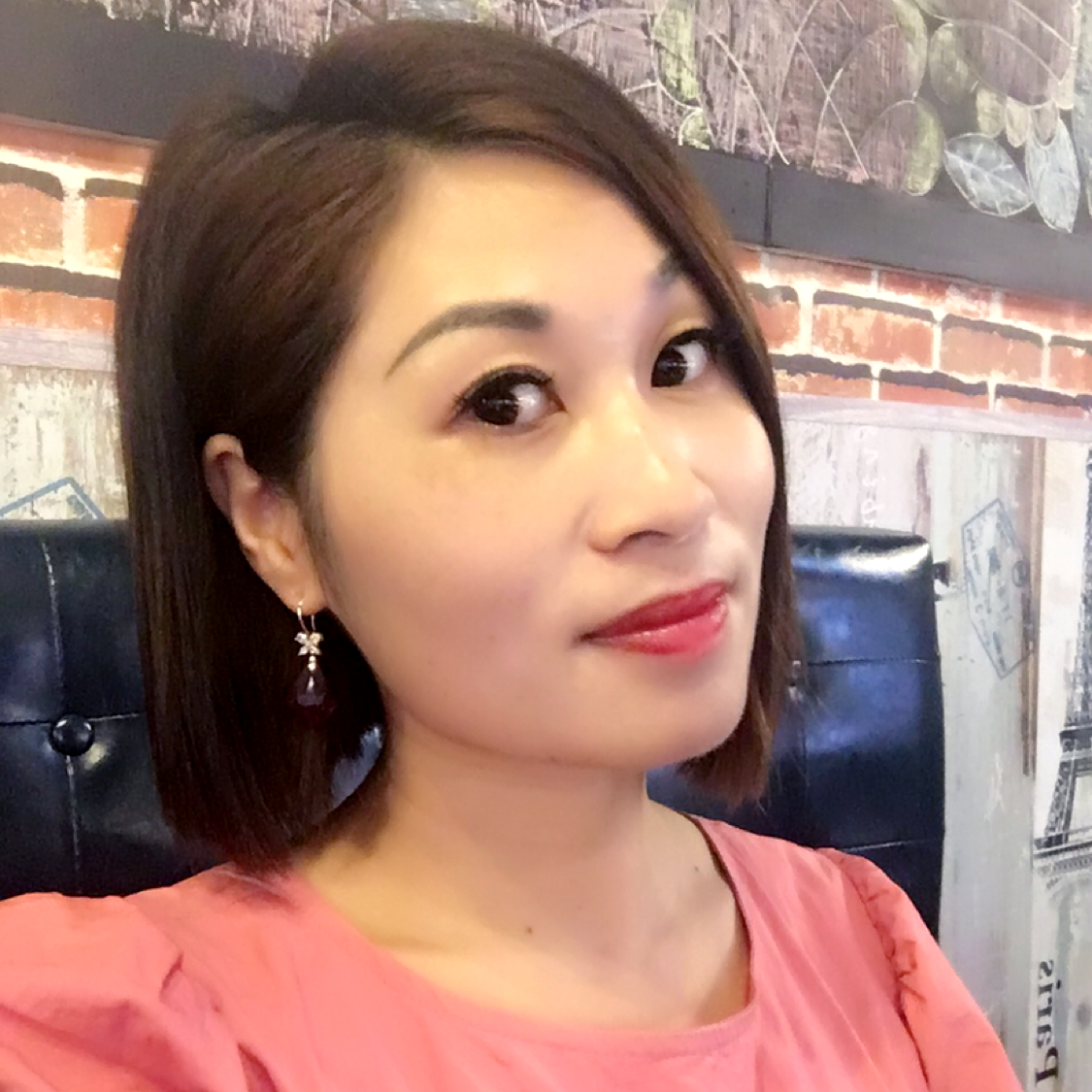 御姐谦让的照片