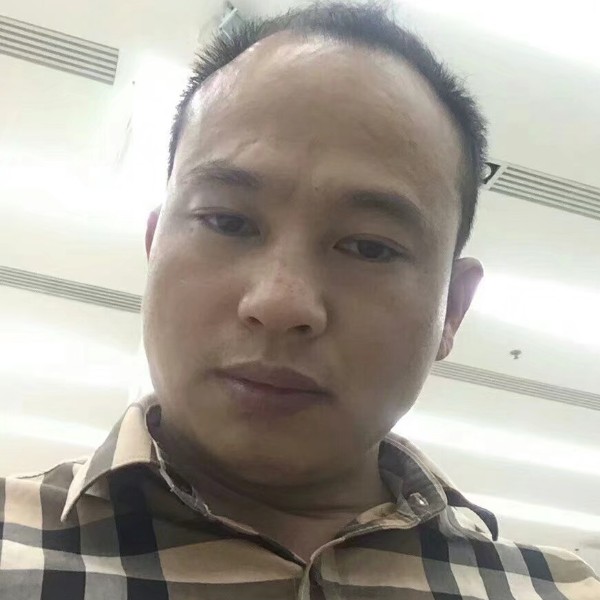 枫叶凝眸甜蜜的照片