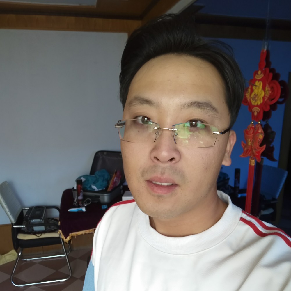 董建珉的照片