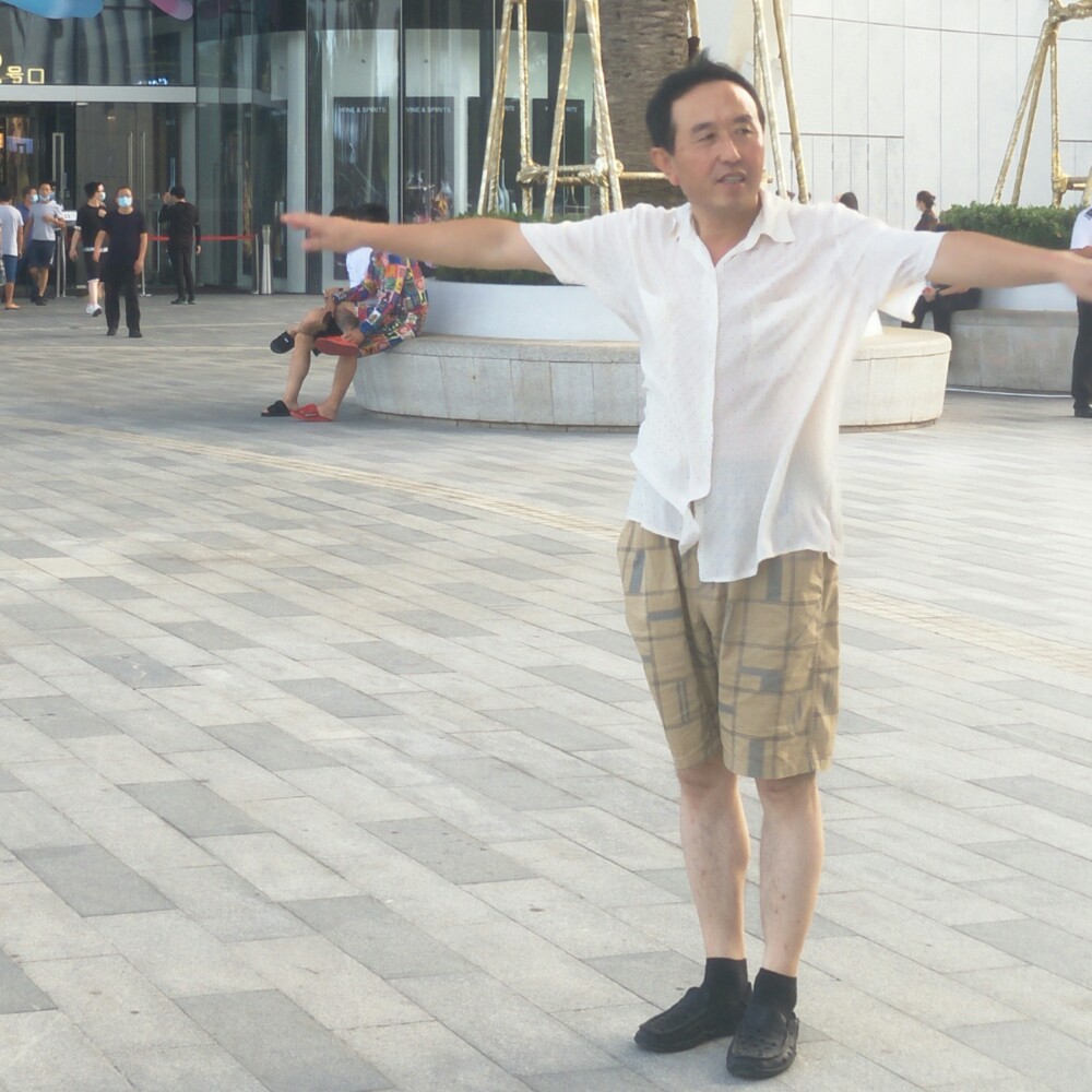 煎蛋漫步外向的照片