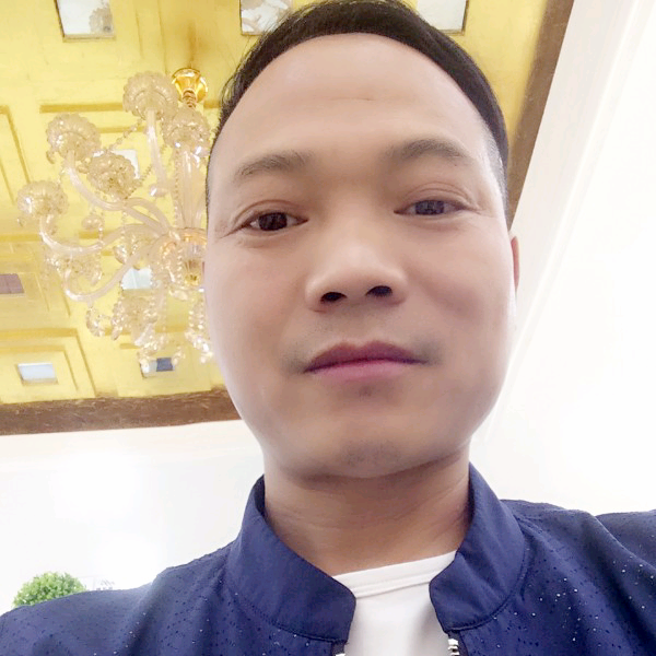 朴实打保温杯的照片