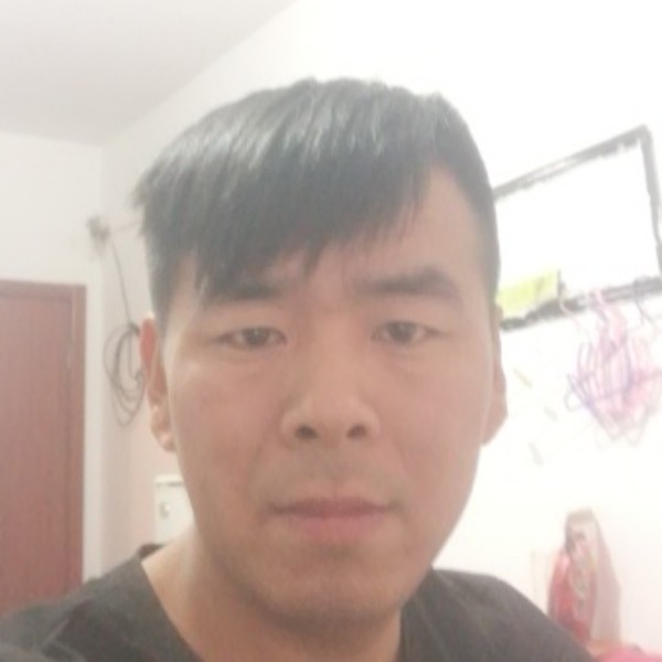 小伙斯文的照片
