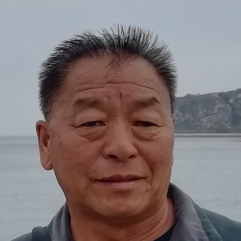 巨人笑无心的照片