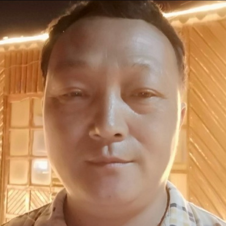 大炮笑细心的照片