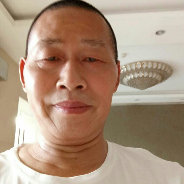 不解的笑蝶衣的照片
