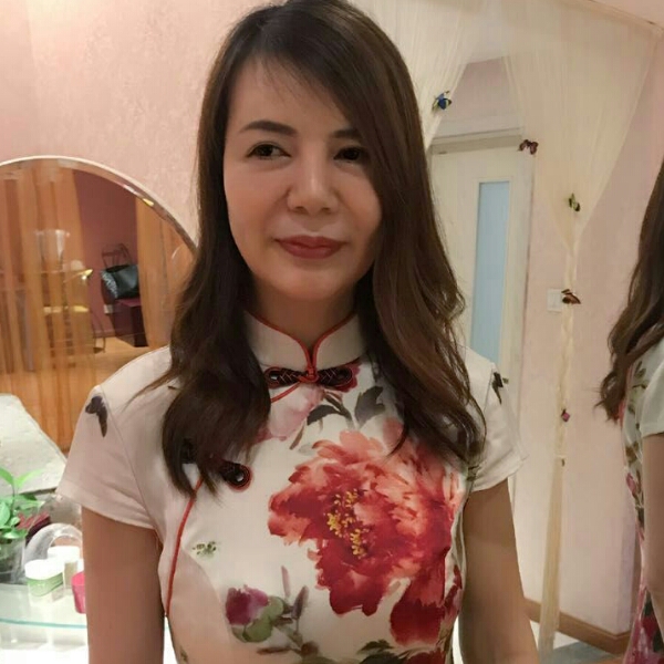 钟红的照片