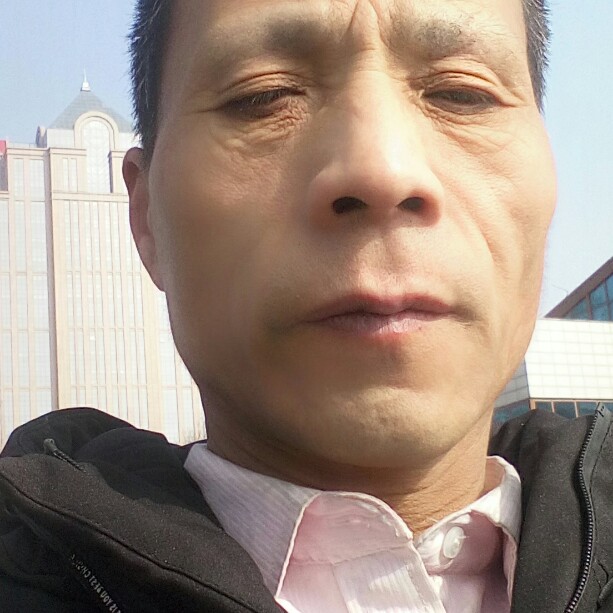 欢呼热狗的照片