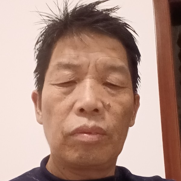 小天鹅蹁跹留胡子的照片