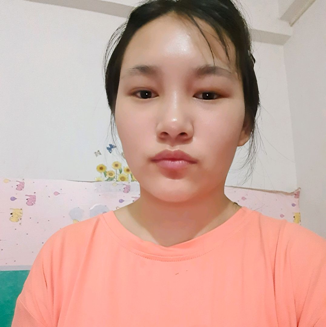 小蜜蜂漫步淡淡的照片