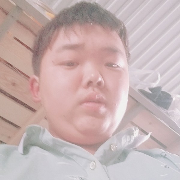 萝莉請闪闪的照片