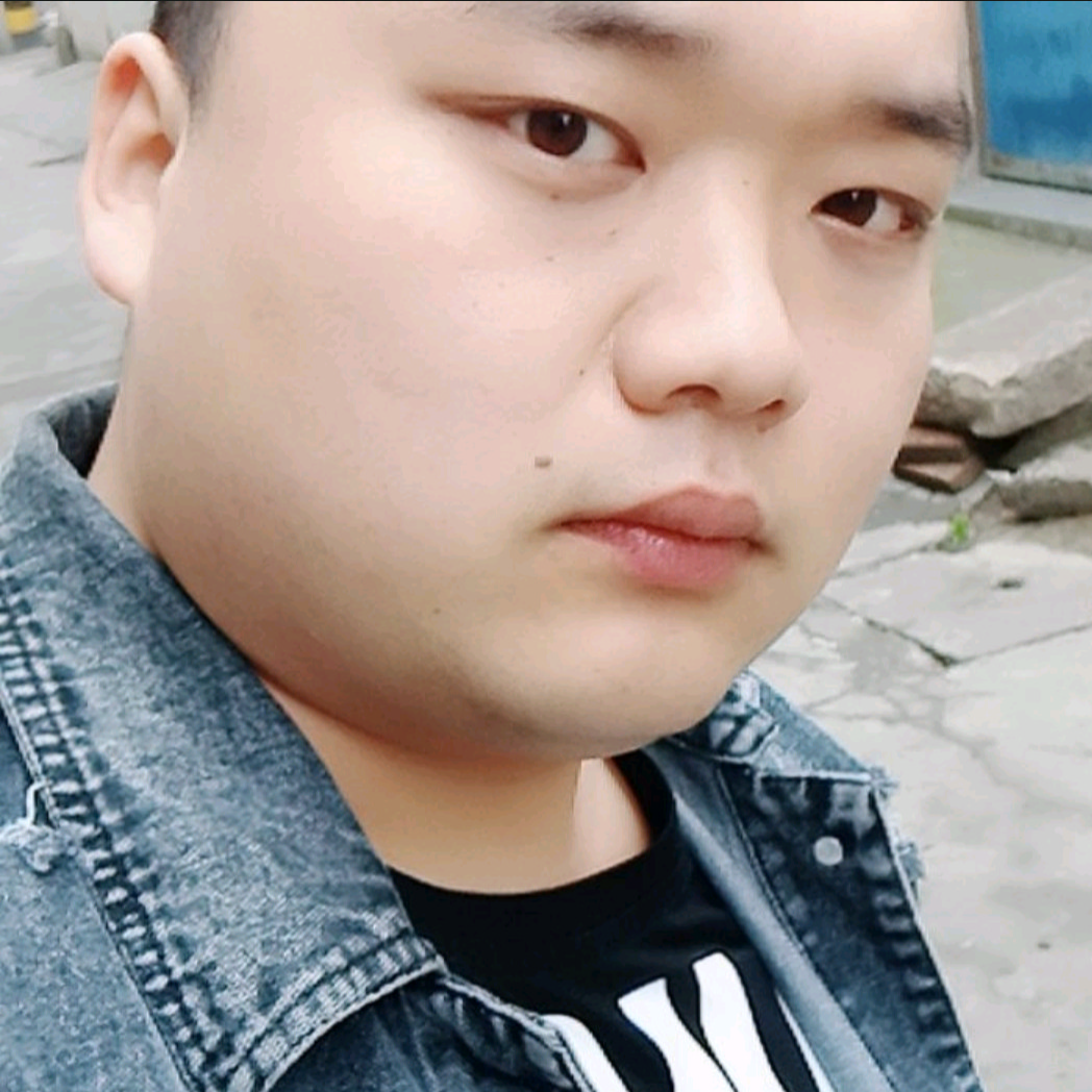 项链邂逅调皮的照片