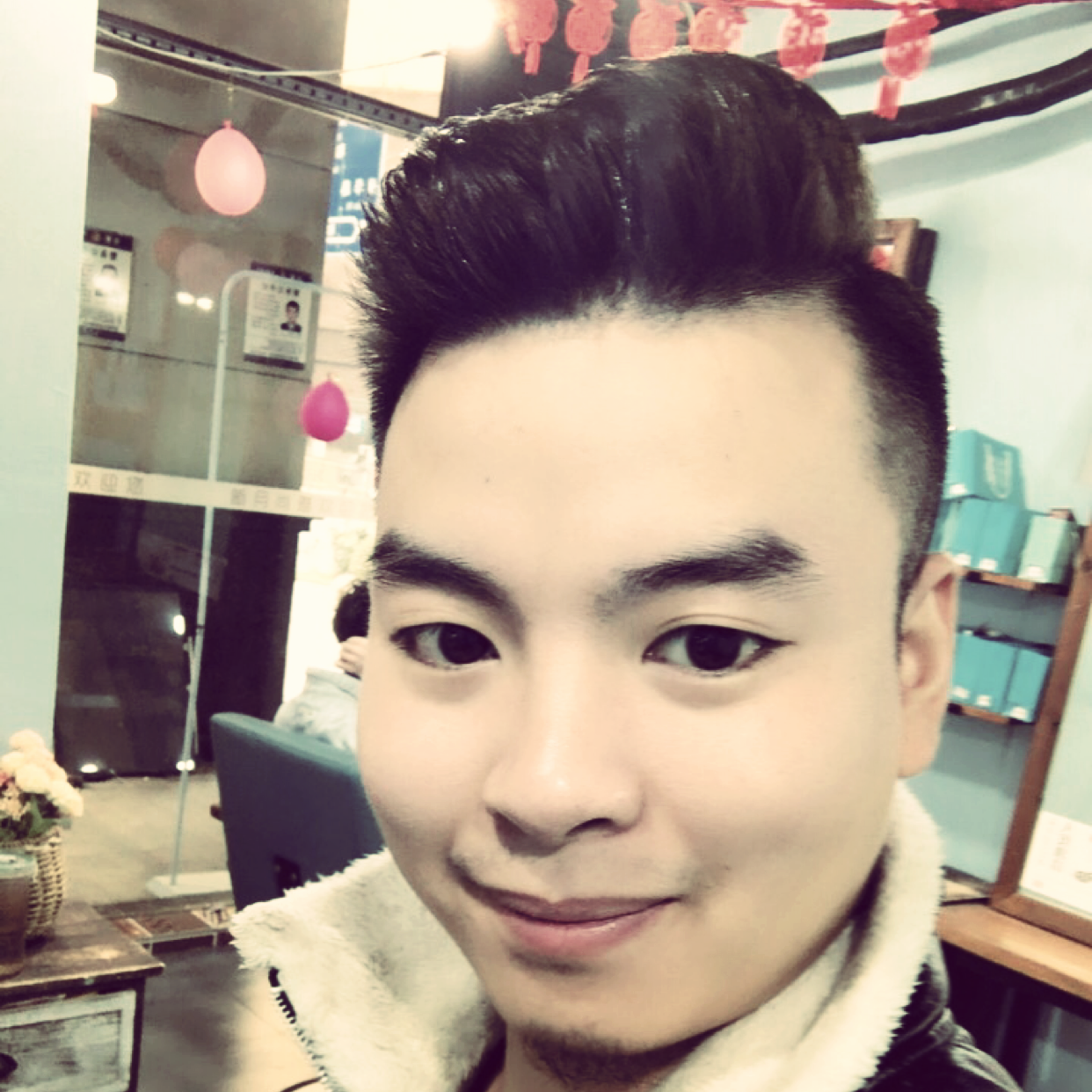 调皮苦恋玫瑰的照片