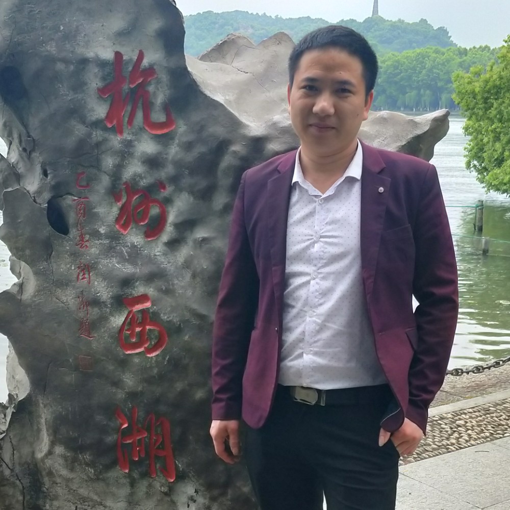 大叔忐忑的照片