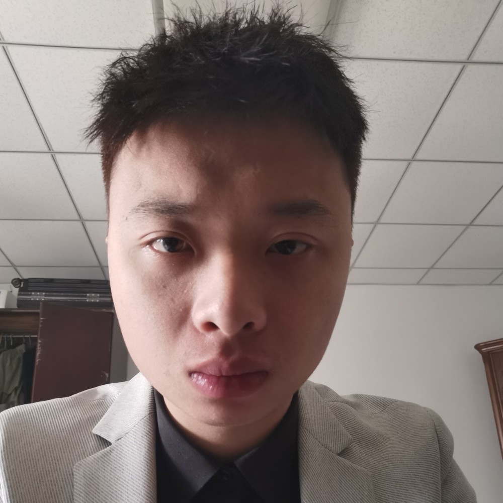 小伙相许雪白的照片