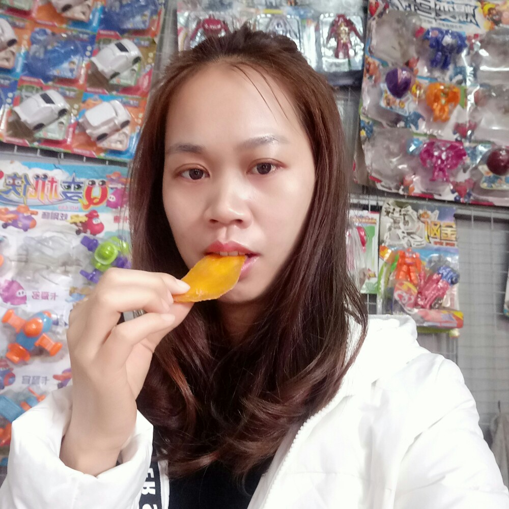 快乐的小魔女的照片