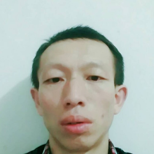 陌颜无垠平安一身的照片