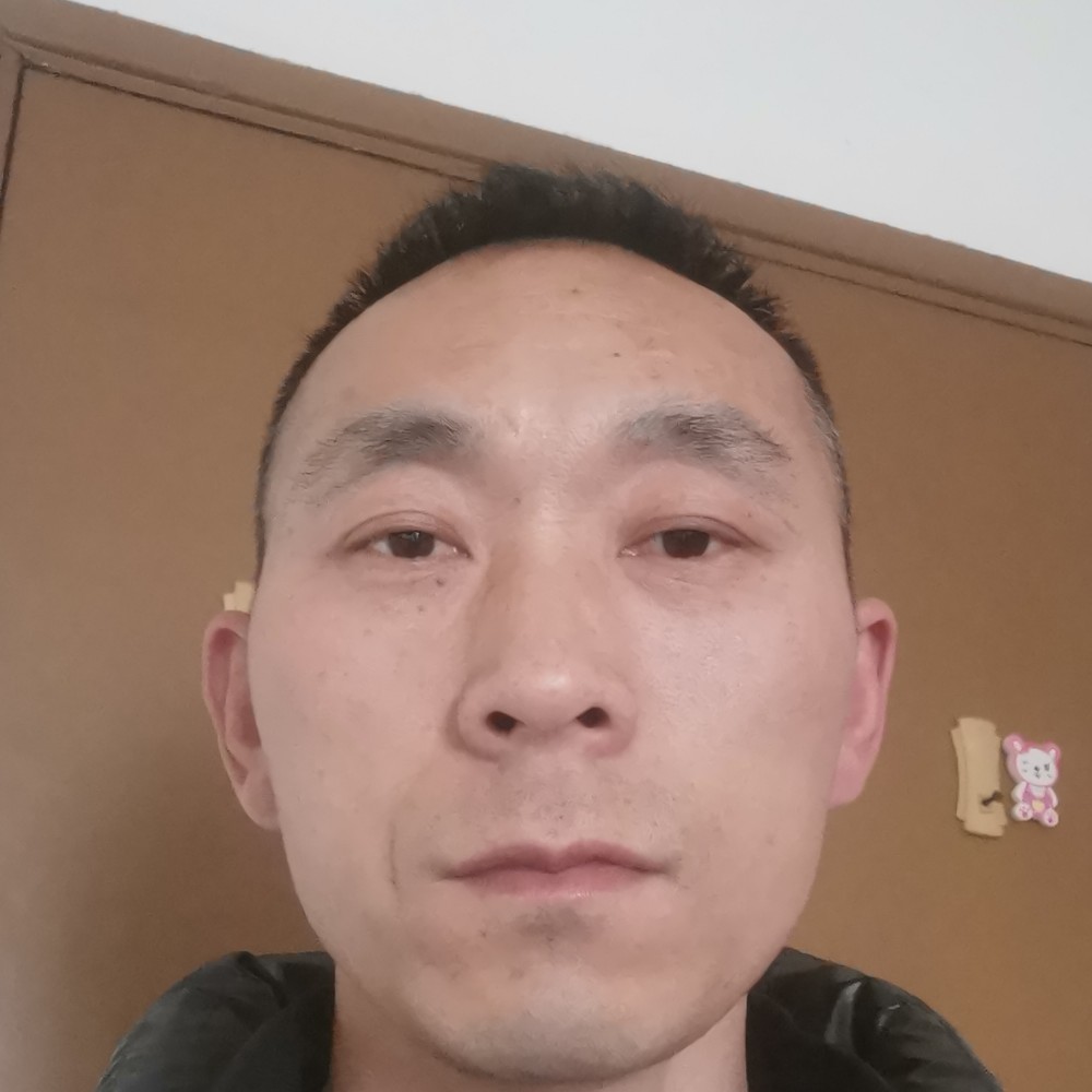 手链浅吻跳跃的照片