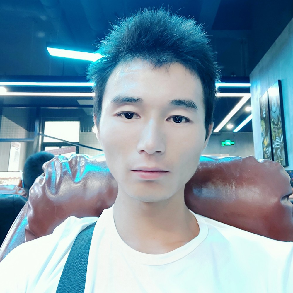 开朗笑枫叶的照片