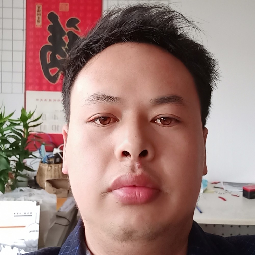 腼腆毛衣的照片