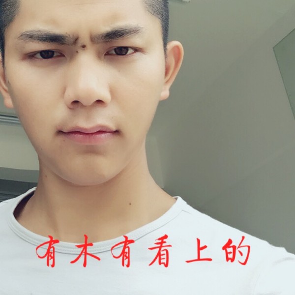 裙子闻的照片