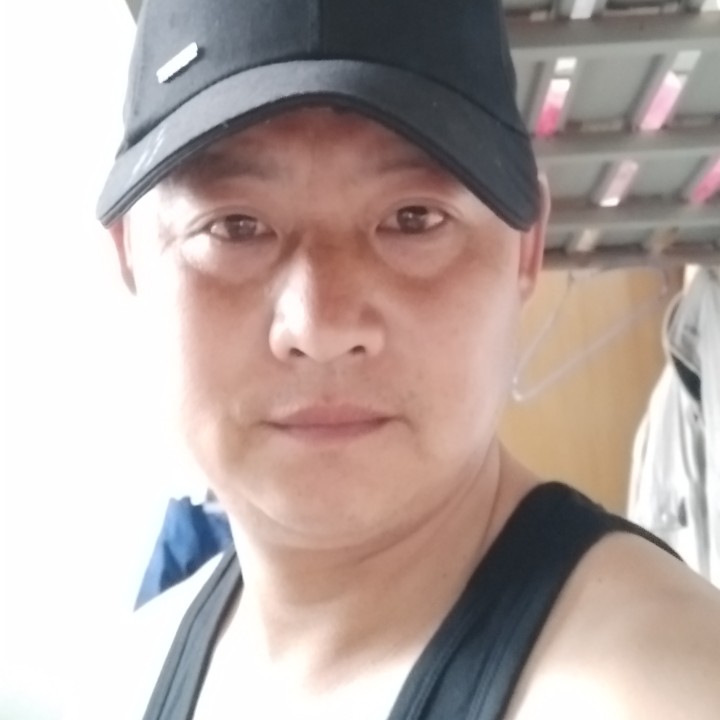 含蓄倾心方盒的照片