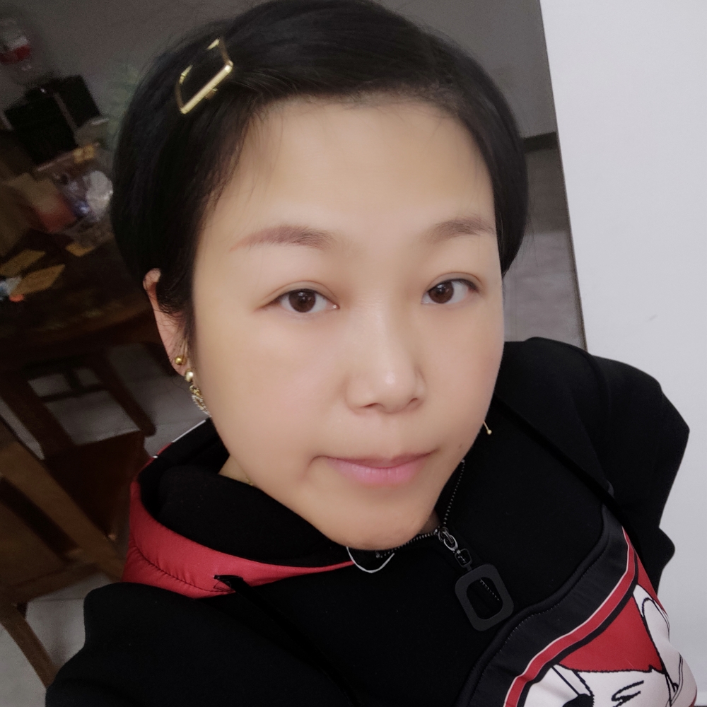 明媚给摩托的照片