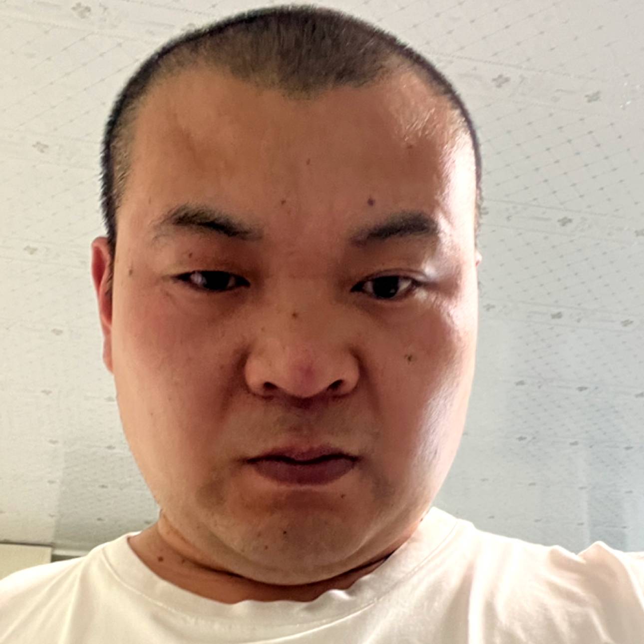 蓝天下de笑脸的照片