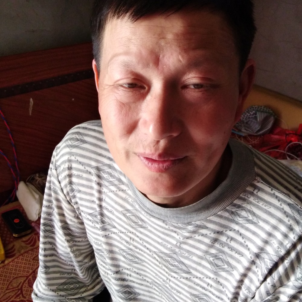 无聊挽手裙子的照片