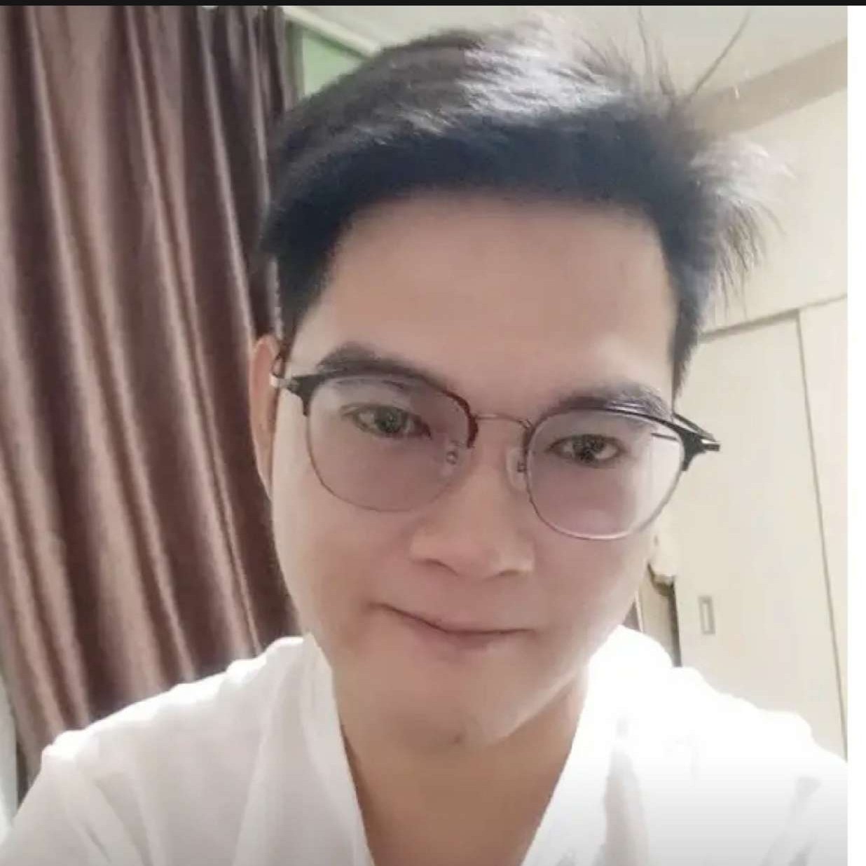翅膀笑错落的照片