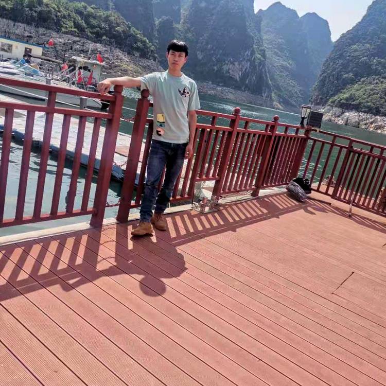 丝袜糊涂的照片