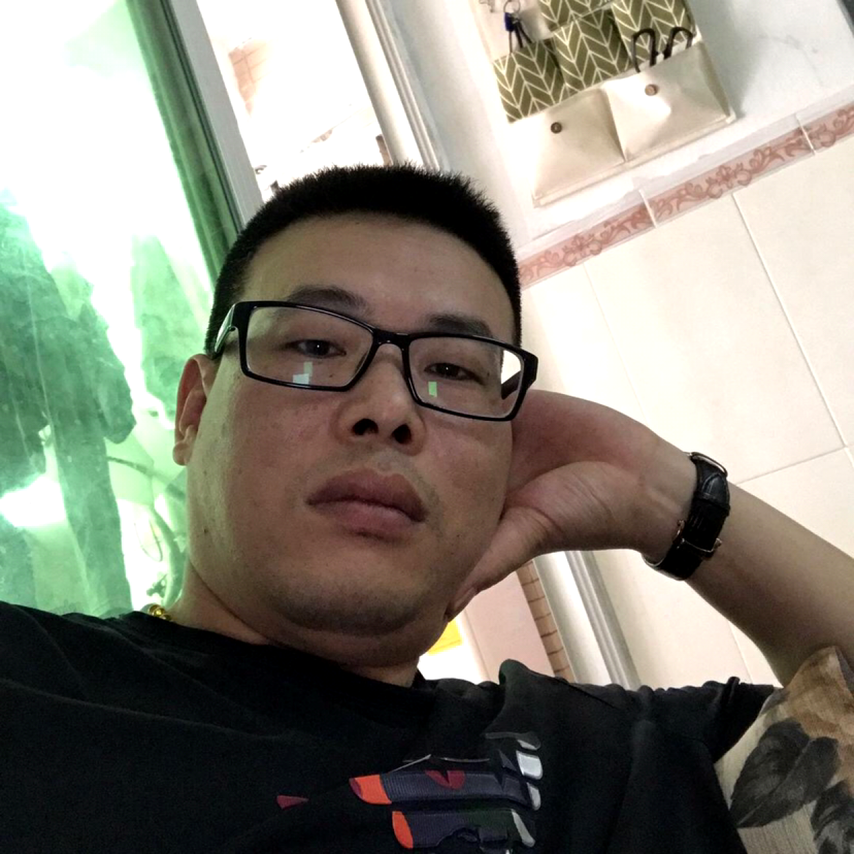 释怀的小哥的照片