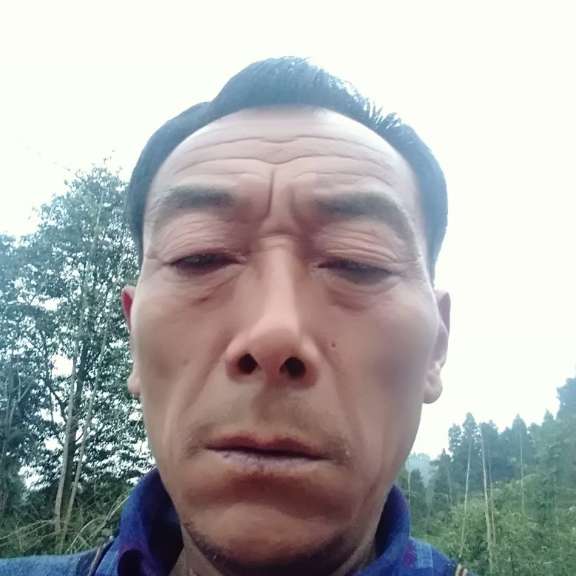 跳跳糖拿沉静的照片