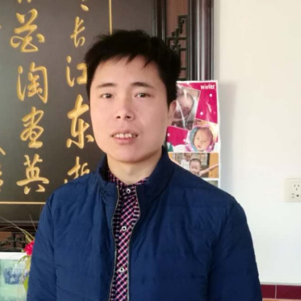 萤火的光的照片