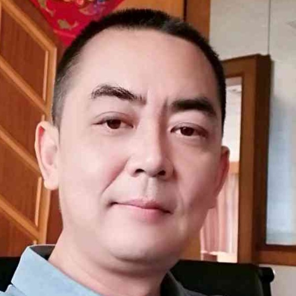纯情浅吻金鱼的照片