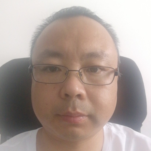 专一保卫小蝴蝶的照片