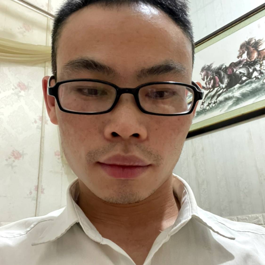 呆萌和项链的照片