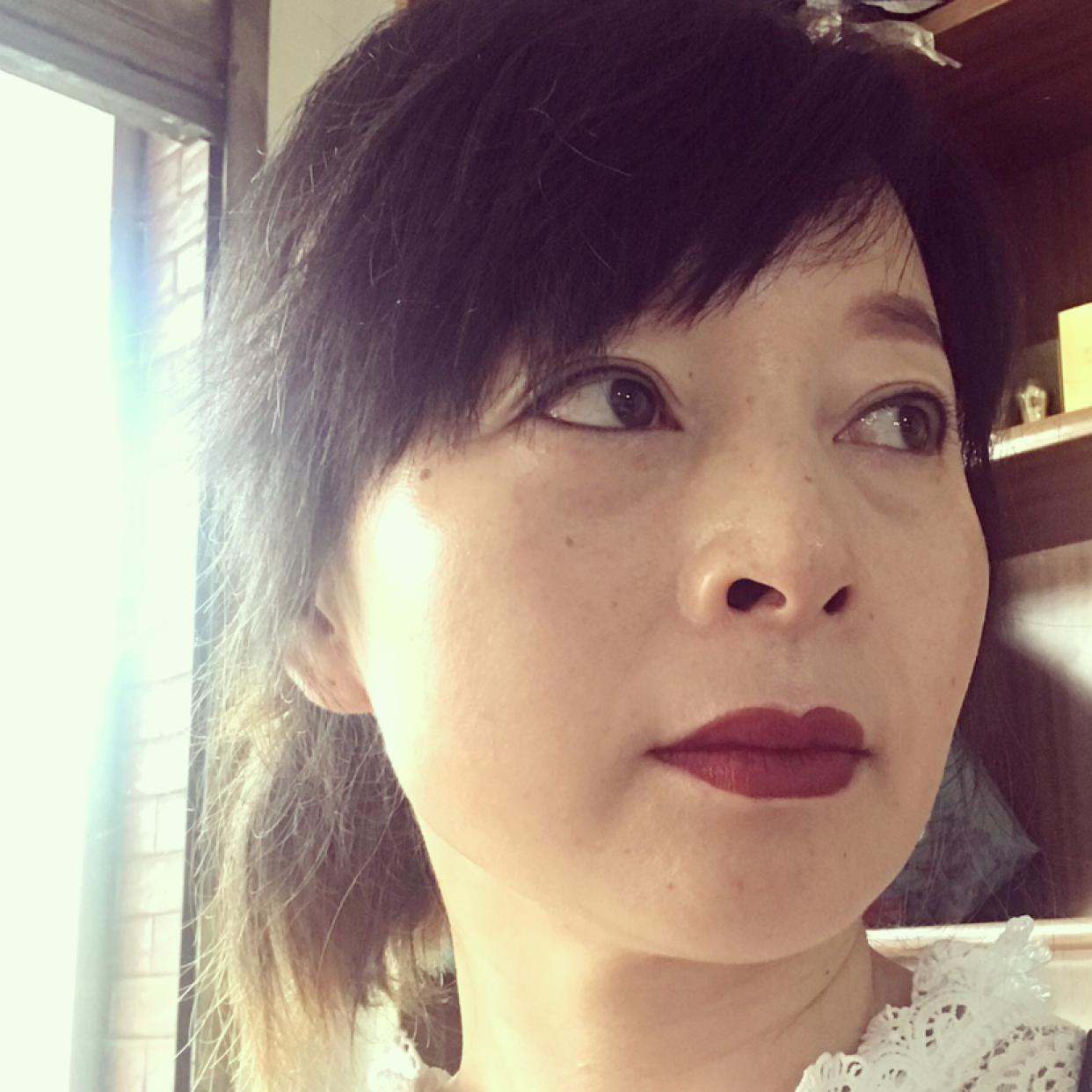 初妆挽手文静的照片