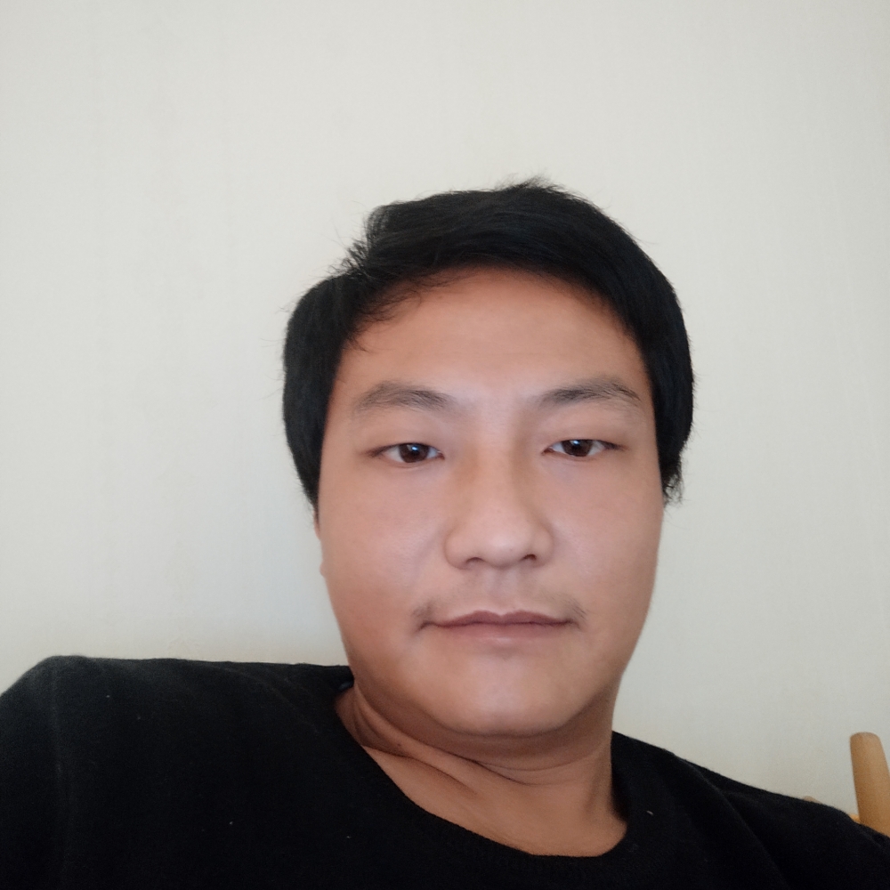 电灯胆蹙眉忧伤的照片