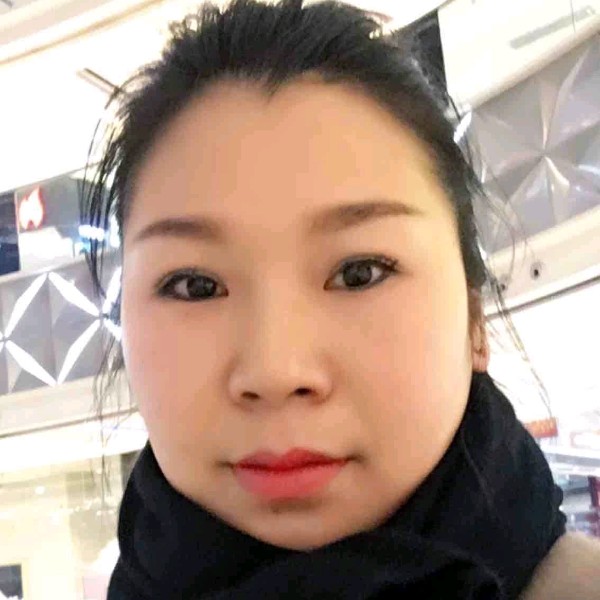 冷艳和雪糕的照片