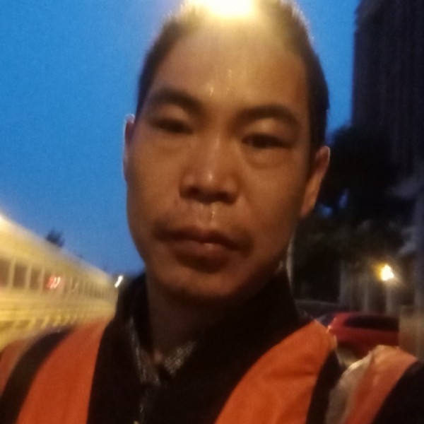 顺心吃醋犀牛的照片