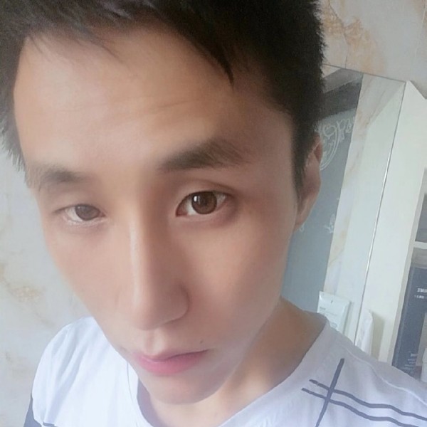 黎明前的晚霞的照片