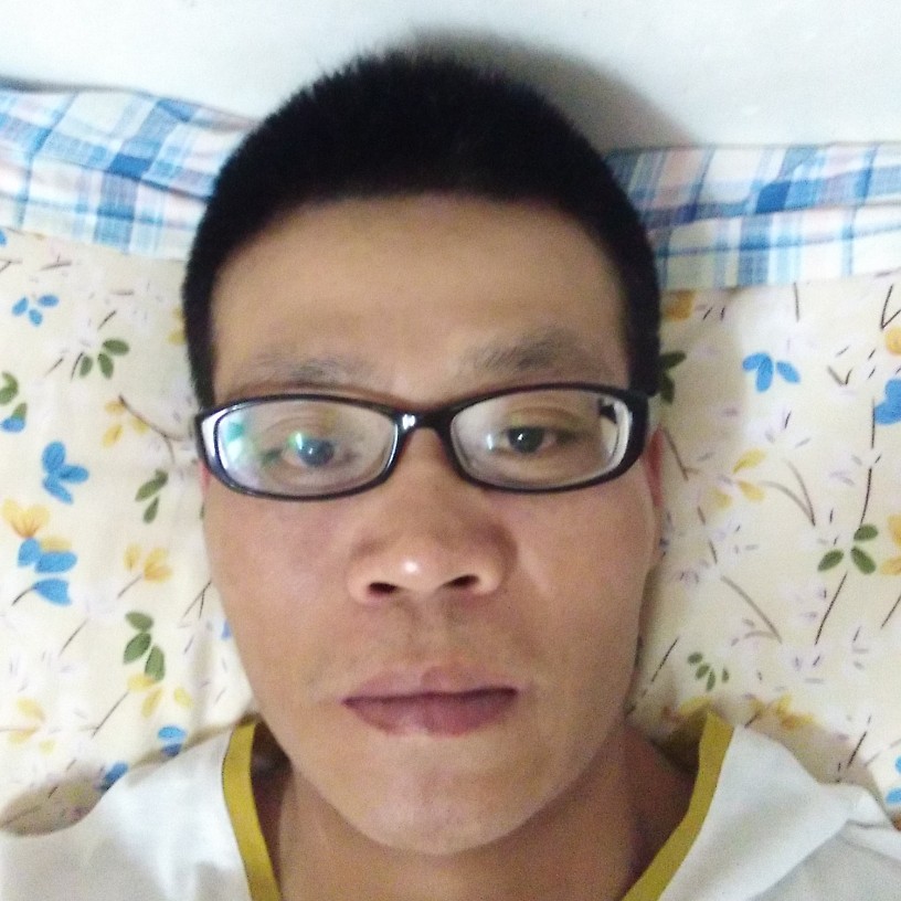 大树蹙眉儒雅的照片