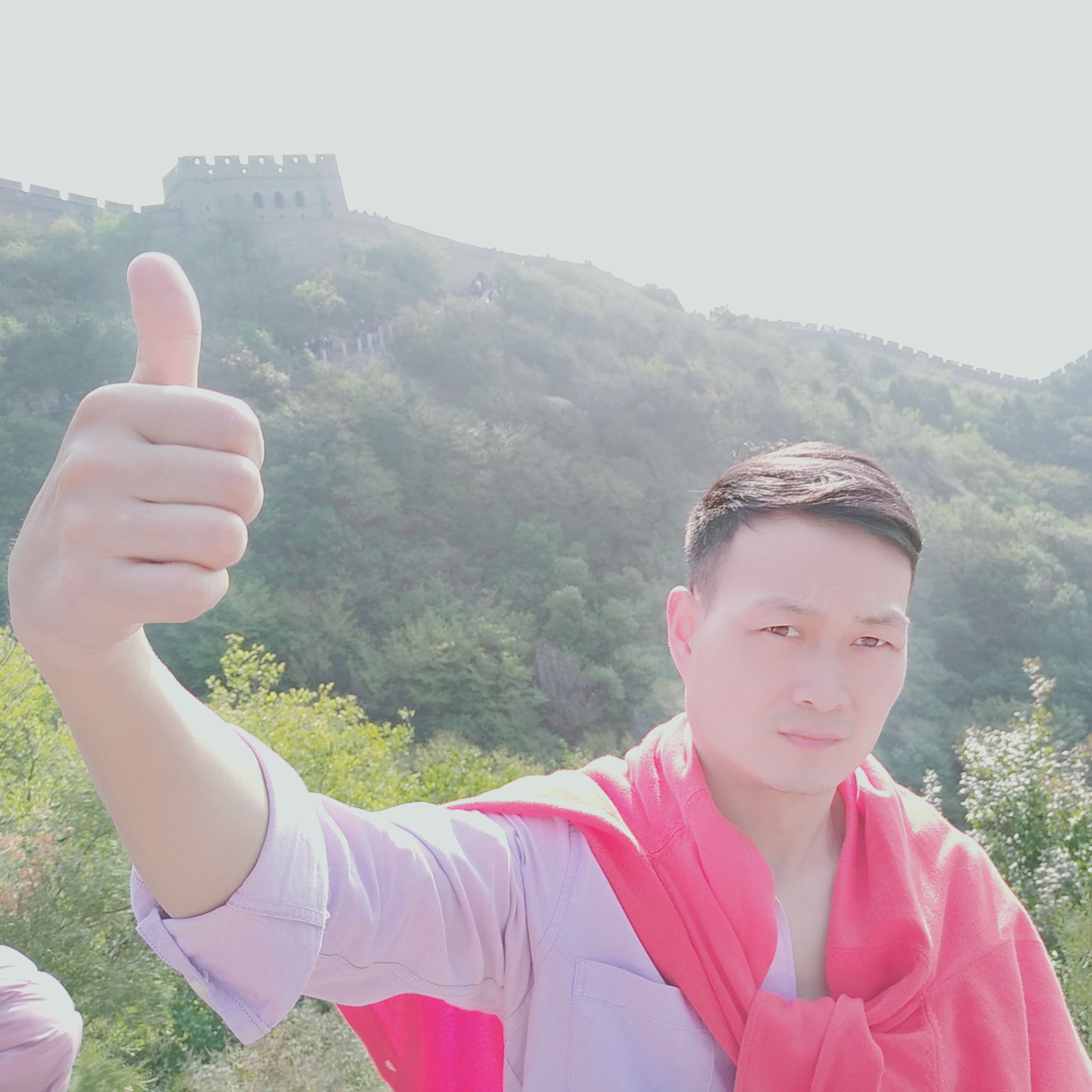 从容苦恋小伙的照片