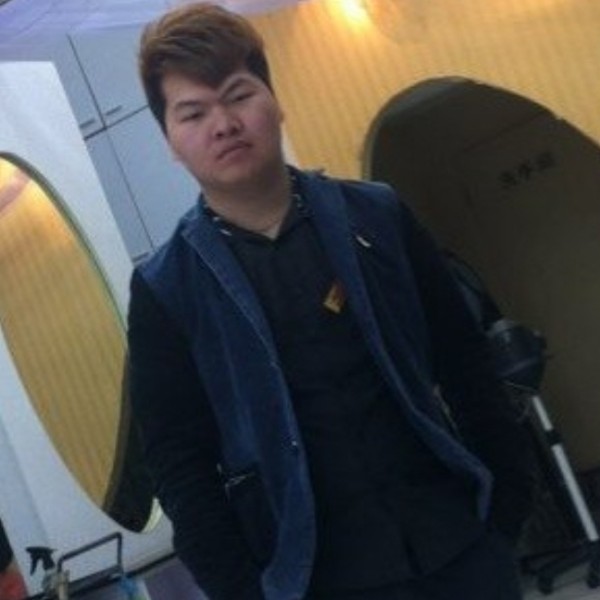 面包还背后的照片