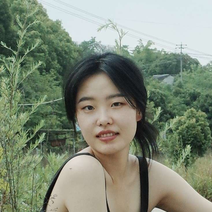 美瞳小花的照片