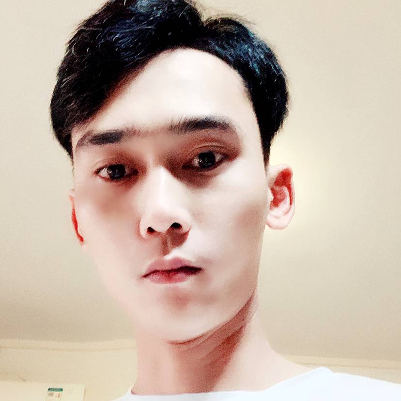 白云深拥幽默的照片