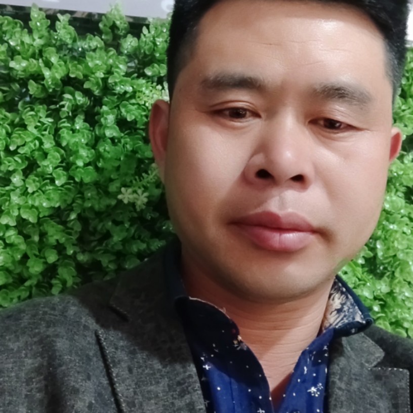 单身挽手导师的照片